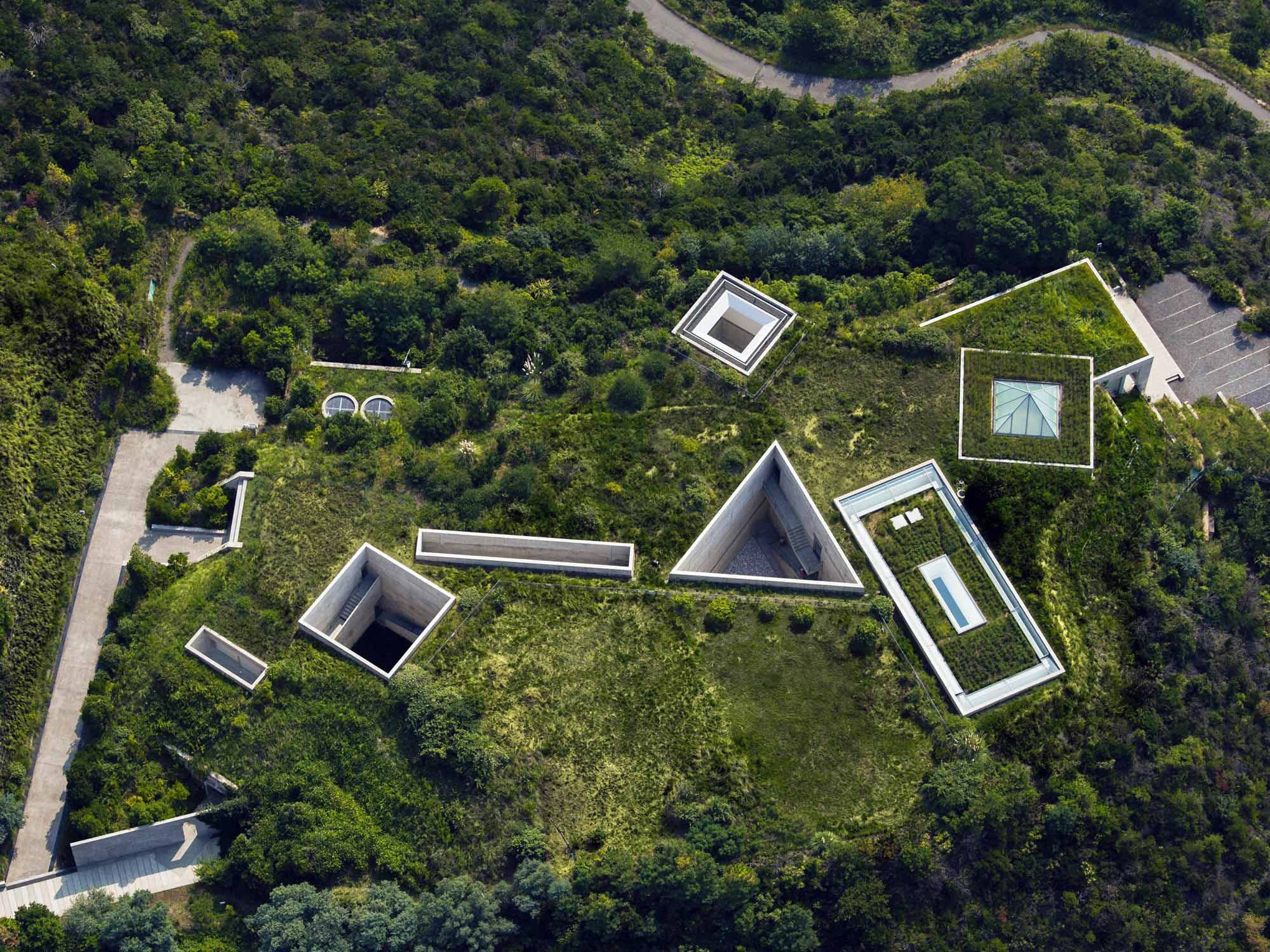 アート・デザイン・音楽 The Chichu Art Museum Tadao Ando Builds Chichu Art Museum design by Tadao Ando